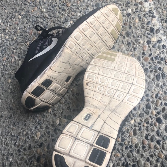 Women’s Nike running shoes - Picture 3 of 5